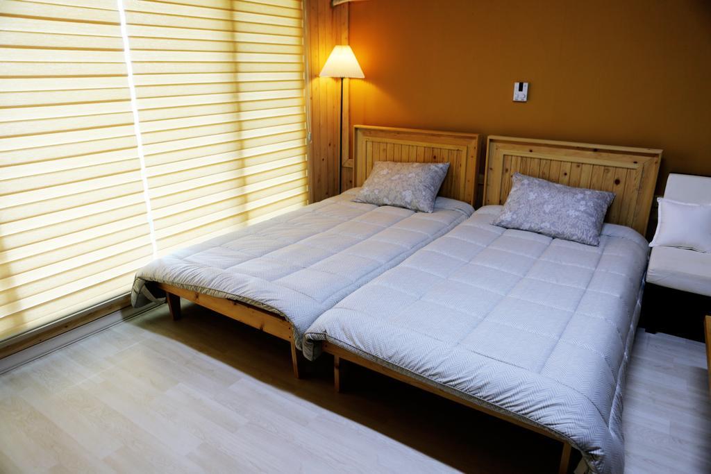 Haevichi Pension Seogwipo Extérieur photo