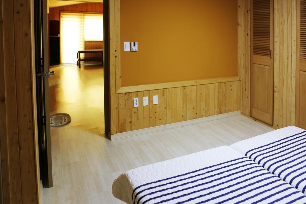 Haevichi Pension Seogwipo Extérieur photo